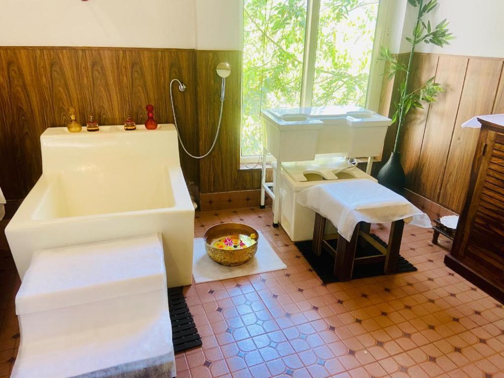 Veda5 Wellness Retreat & Spa Олд Гоа Екстериор снимка