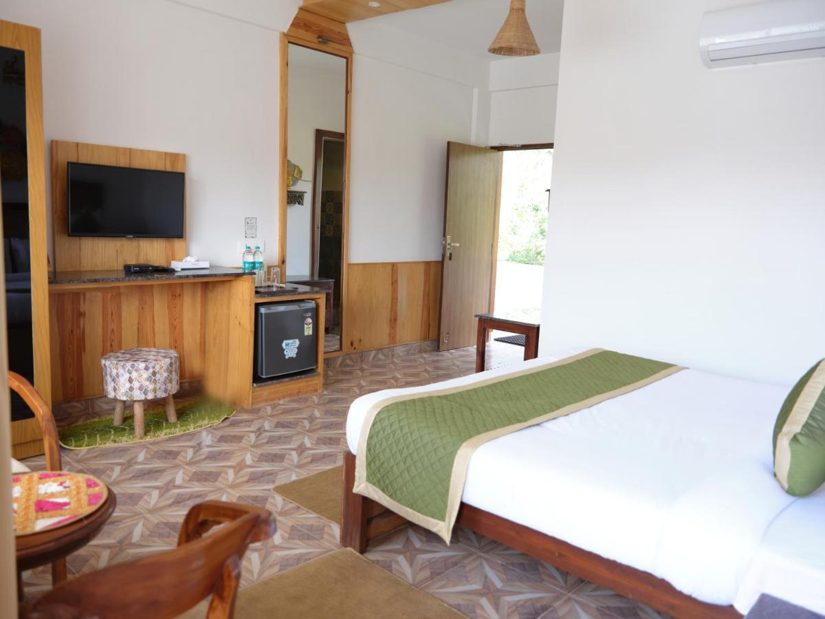 Veda5 Wellness Retreat & Spa Олд Гоа Екстериор снимка